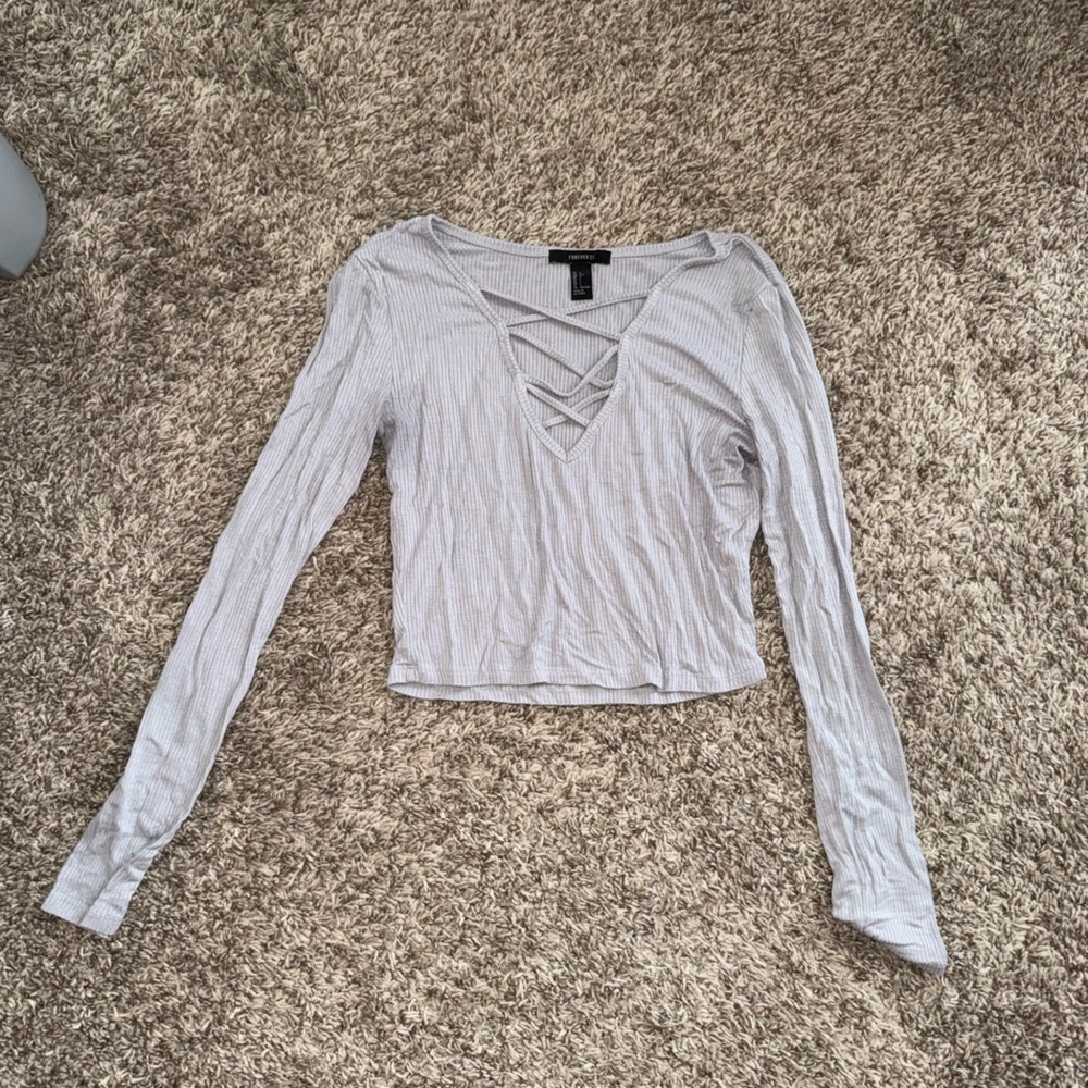 Forever 21 Light Gray Long Sleeve Cropped Shirt